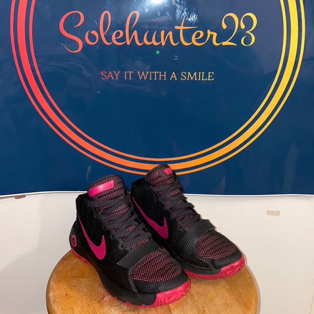 Nike KD TREY5 sz 4.5 youths or 6 ladies